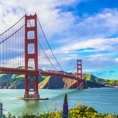Golden Gate Bridge under a clear blue sky