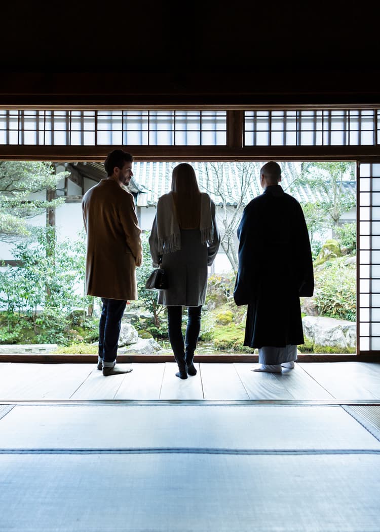 Collage of a man in profile and three people in a traditional Japanese room facing a garden.